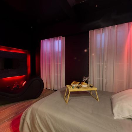 Suite Deluxe - Jacuzzi Melun Exteriör bild