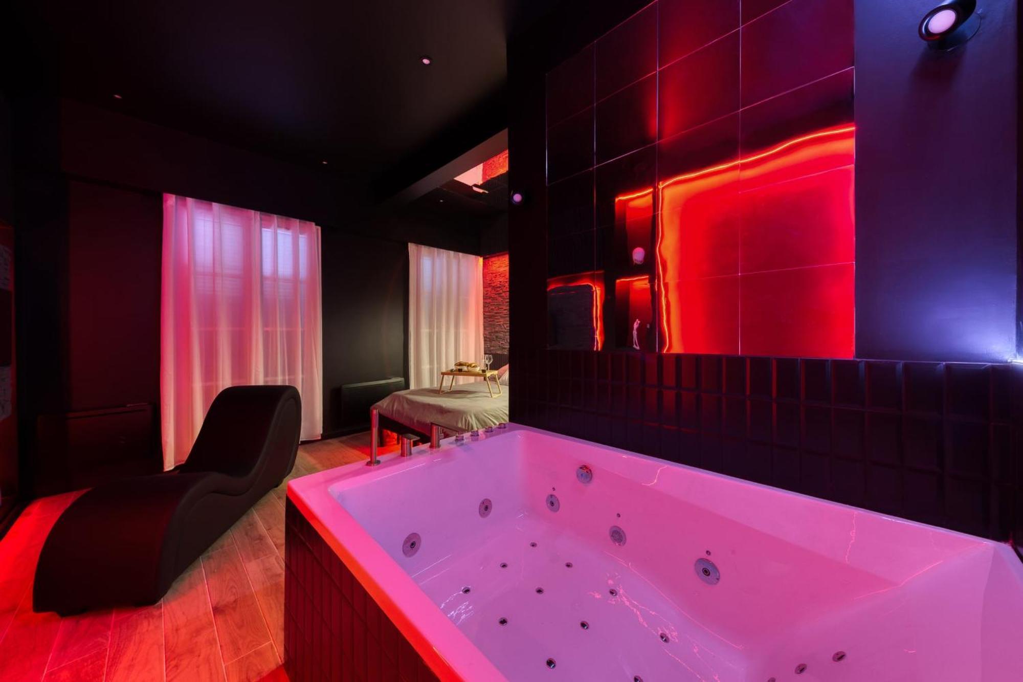 Suite Deluxe - Jacuzzi Melun Exteriör bild