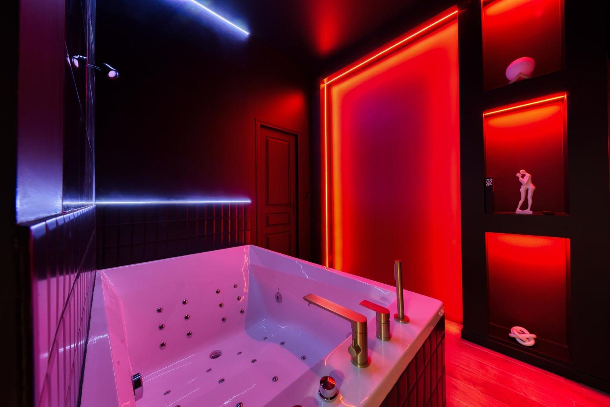 Suite Deluxe - Jacuzzi Melun Exteriör bild