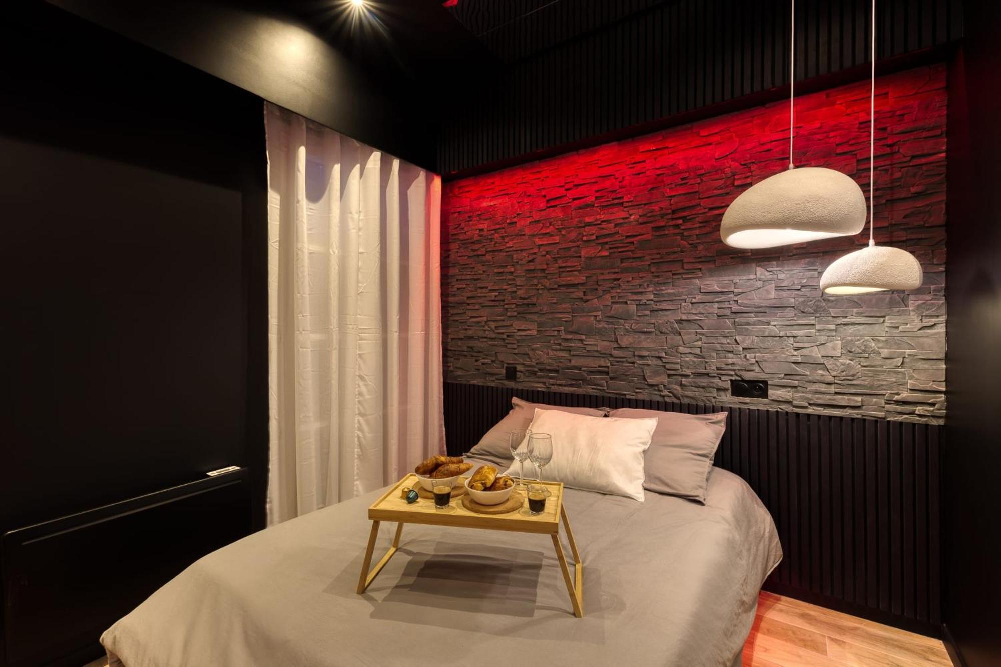 Suite Deluxe - Jacuzzi Melun Exteriör bild