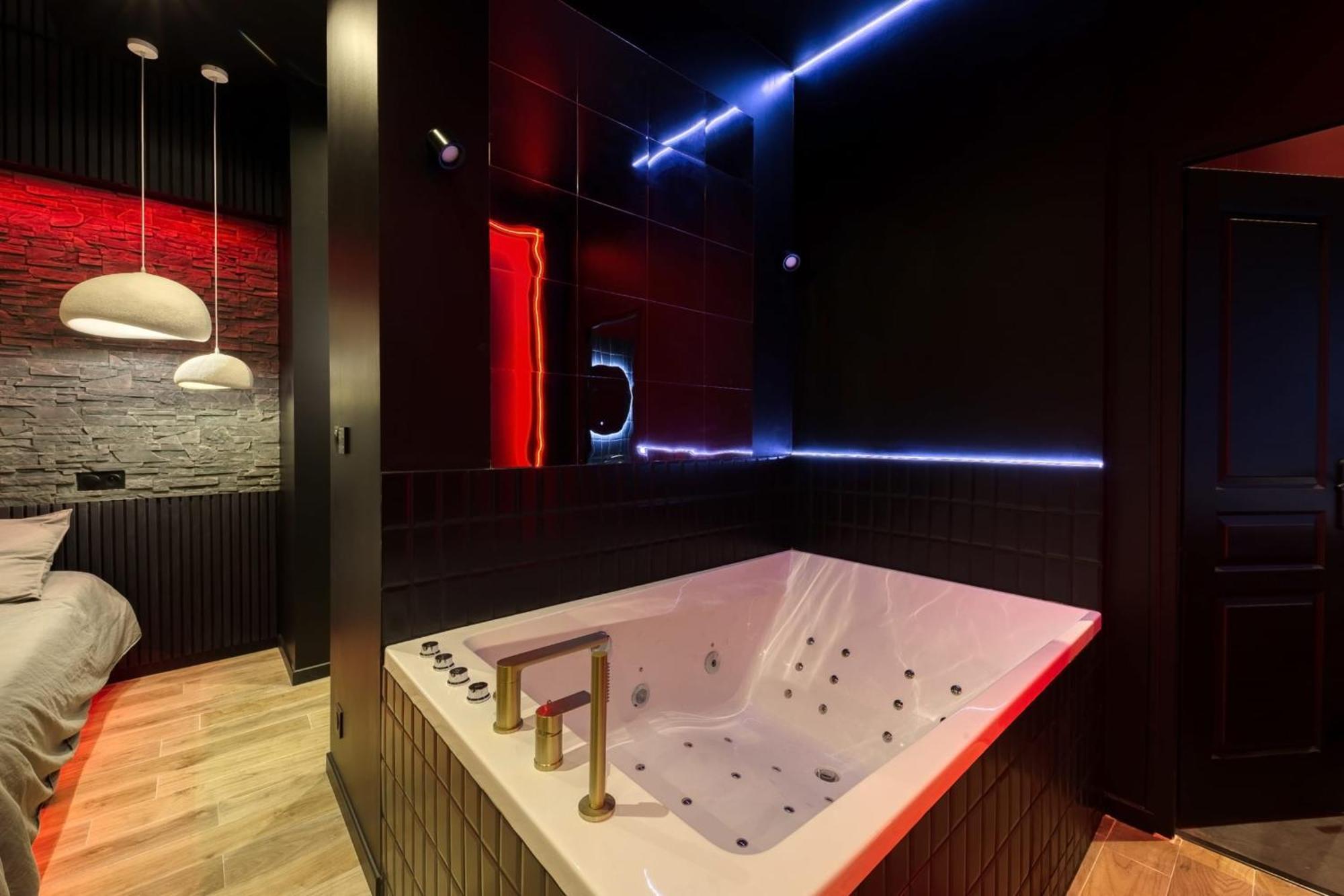 Suite Deluxe - Jacuzzi Melun Exteriör bild